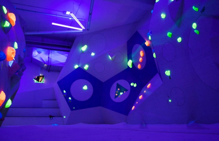 Neonbeleuchtung in der Boulderhalle FLASHH in Hamburg