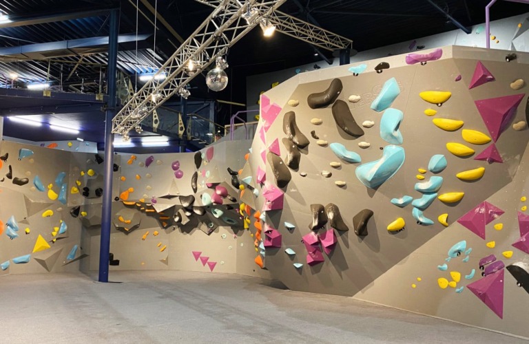 Fertiggestellte Boulderflächen in der Boulderhalle Boulderdrome in Radebeul